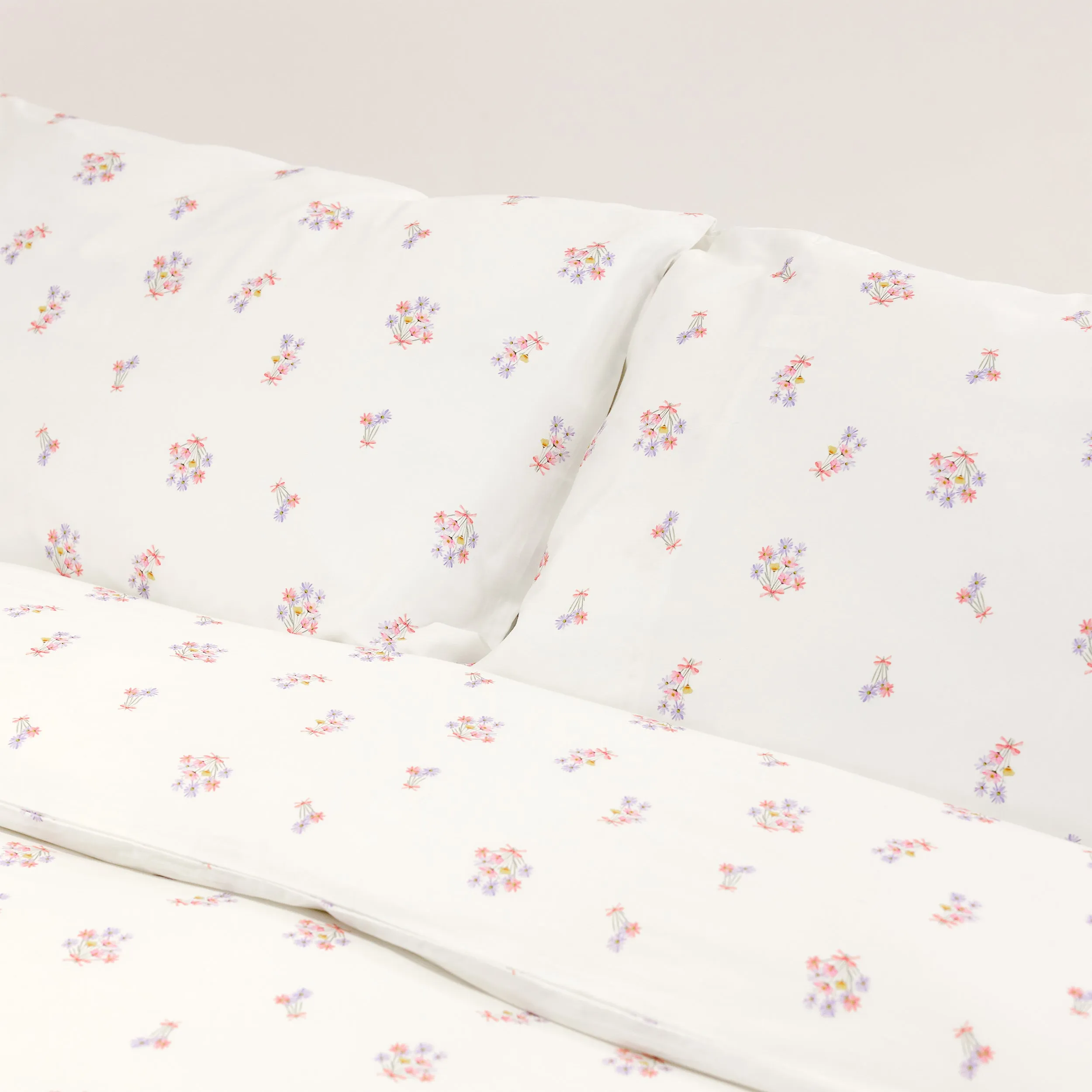 Breakfast Club Pillow Case (2-pack) - White Floral