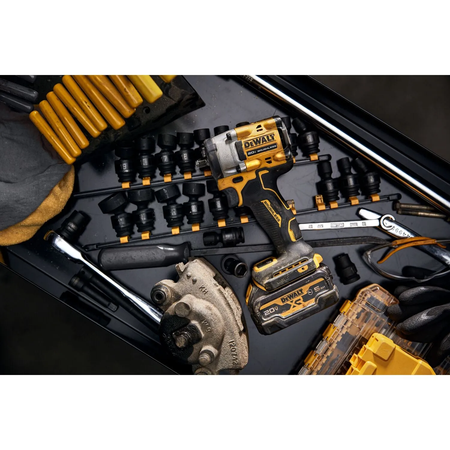 DeWalt DCF923P2 ATOMIC 20V MAX* 3/8 in. Cordless Impact Wrench with Hog Ring Anvil Kit